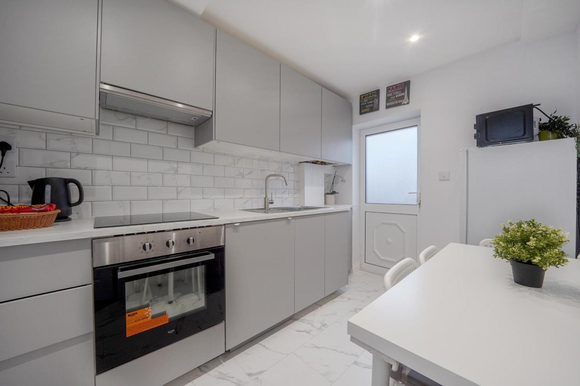 Hububb Seven Sisters * London